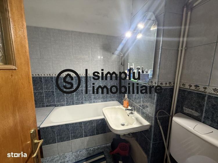 Apartament cu 4 camere decomandat în 1 Mai