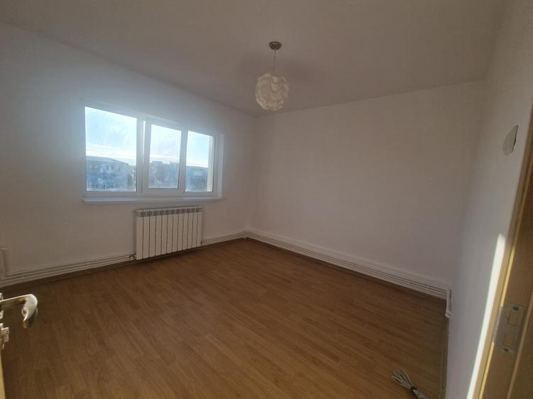 Navodari (Sud)- 2 camere decomandate, centrala gaze, liber -65.000euro - 15