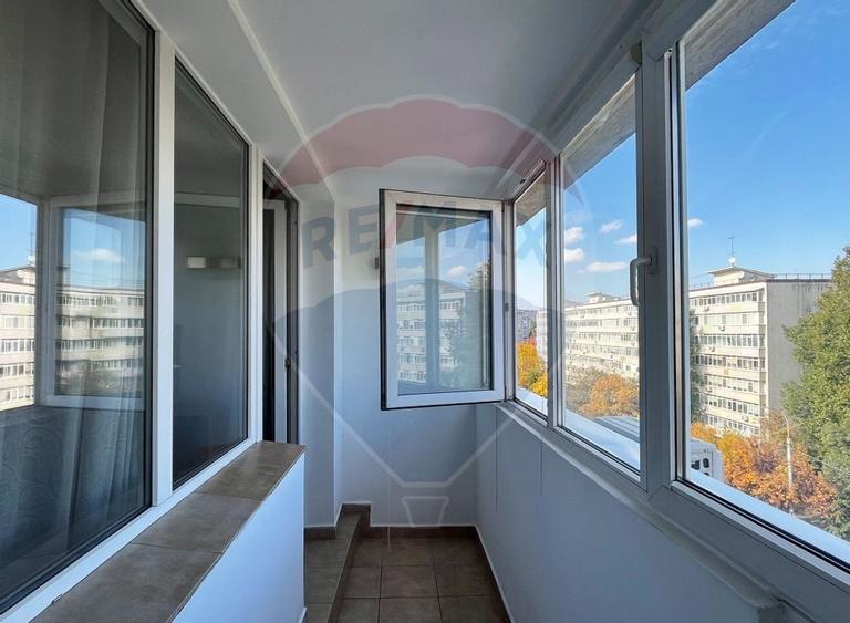 Vanzare apartament spatios,  3 camere - Metrou 1Mai - 24