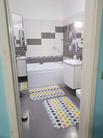 Apartament cu 3 camere decomandat în Florești
