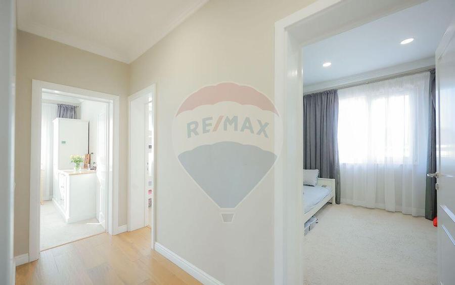 De vanzare casa cu 5 camere, in zona de dealuri, str. ... - 1