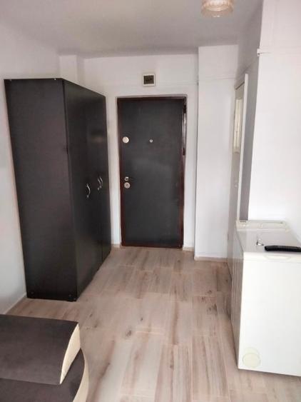 Inchiriez garsonieră - 2