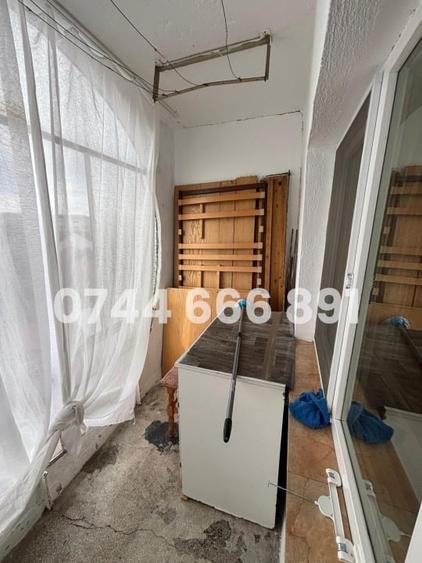 Vand Apartament 3 camere decomandat etaj 3, strada Maramures - 6