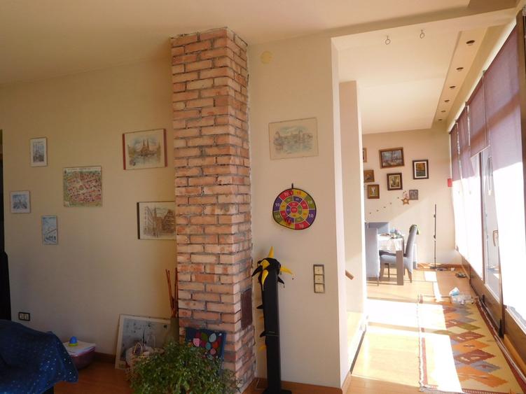 casa spatioasa cu o panorama excelenta - 1