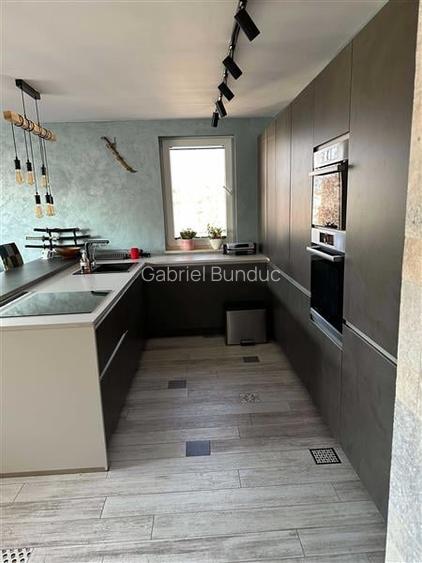 Apartament cu 3 camere decomandat, mobilat în Tractorul Apartament cu 3 camere decomandat, mobilat în Tractorul