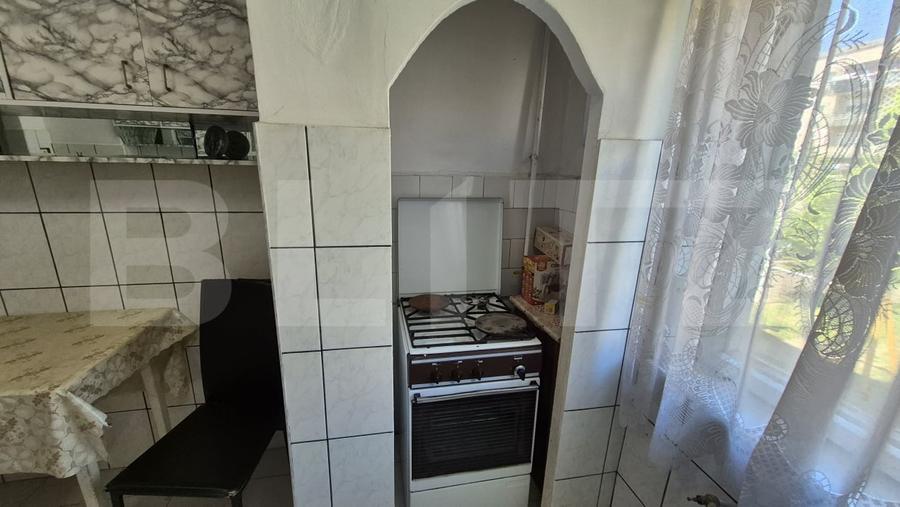 Apartament cu 4 camere semidecomandat, mobilat în Micro 17