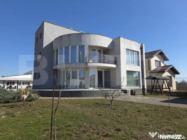 Casă cu 7 camere cu Teren 1304 Mp în Matraca