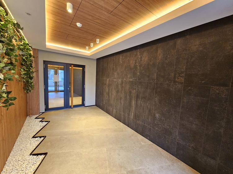 3 camere Spatios * S-V * Vedere Tampa/Postavaru - 5