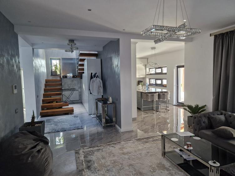 Vand casa P+1 zona Spitalul Judetean - 8