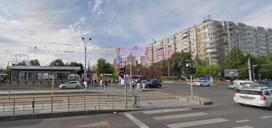 Titan Metrou M1-statia Titan si parc IOR, cu 3 lifturi - 3