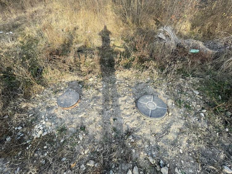 Teren intravilan de vanzare in localitatea Eselnita, strada Salcamilor - 6