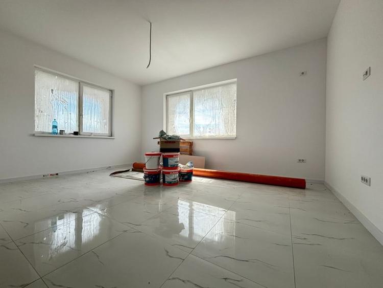 Duplex 4 camere, 110 mp utili, 335 mp teren, toate utilitatile -Giroc - 2