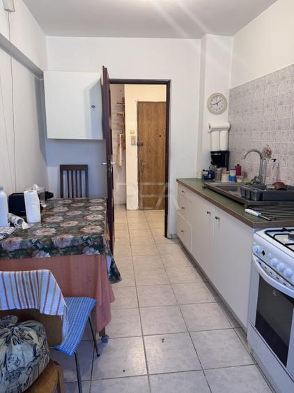 Apartament cu 4 camere decomandat în Titan