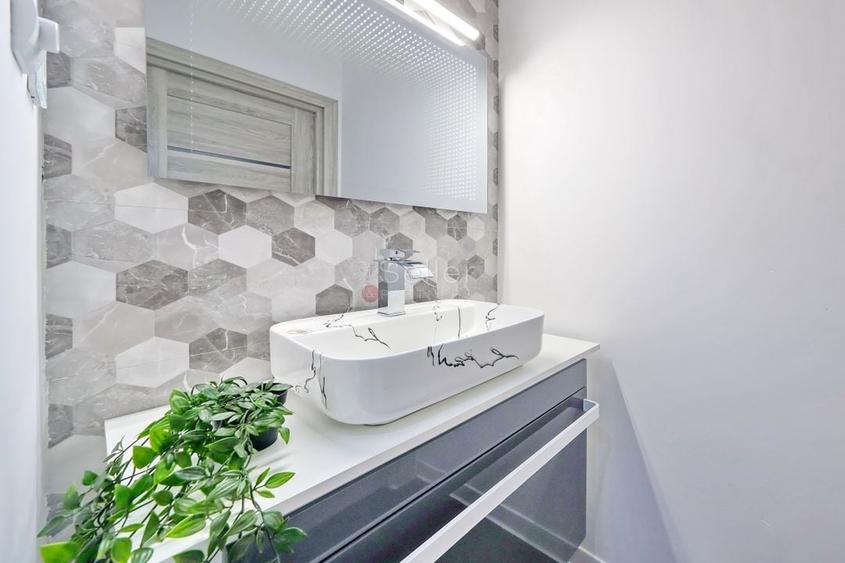 Proximitate imediata fata de Castelul Bran - 28