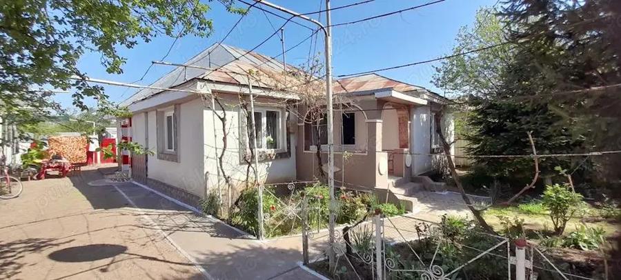 Casa cu 6 camere ?i 600 mp teren in comuna Ive?ti - 3