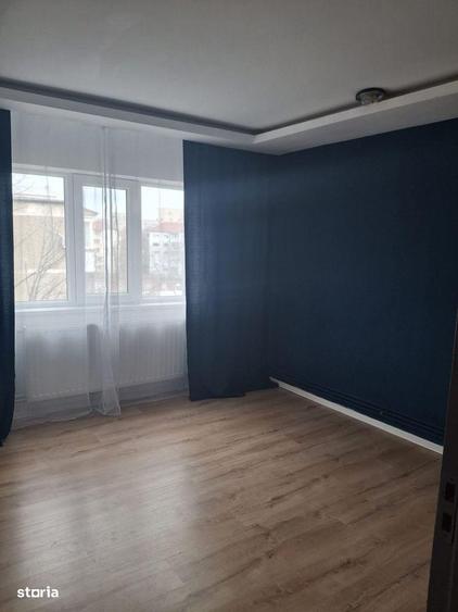 Apartament cu 3 camere decomandat în Aradului