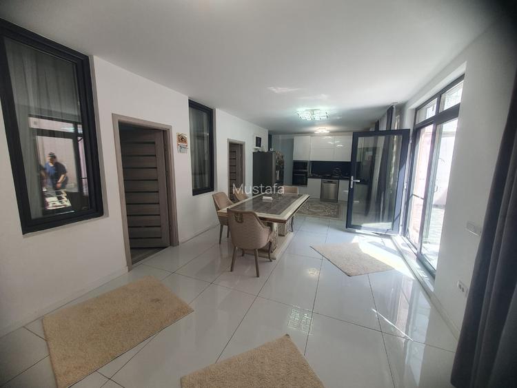 Tomis 2-casa 4 camere decomandate