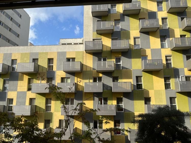 Apartament cu 3 camere decomandat în Titan