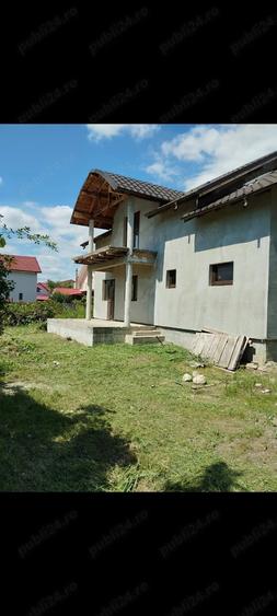 Vand casa la rosu - 1