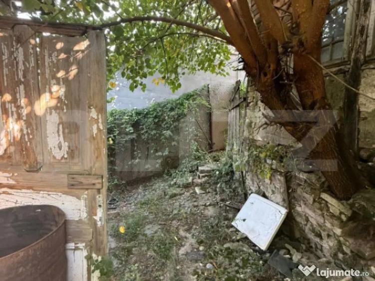 Casa cu 2 camere demolabila, suprafata teren 1700mp + super - 1