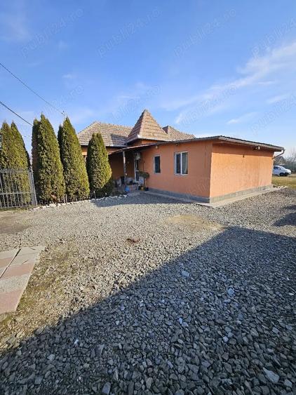 Casă cu Teren 1300 Mp în Răscruci