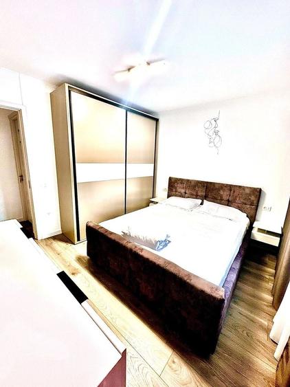Apartament cu 3 camere decomandat, mobilat în Poarta 6