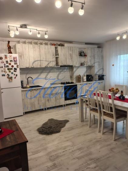 Apartament cu 2 camere semidecomandat, mobilat în Florești