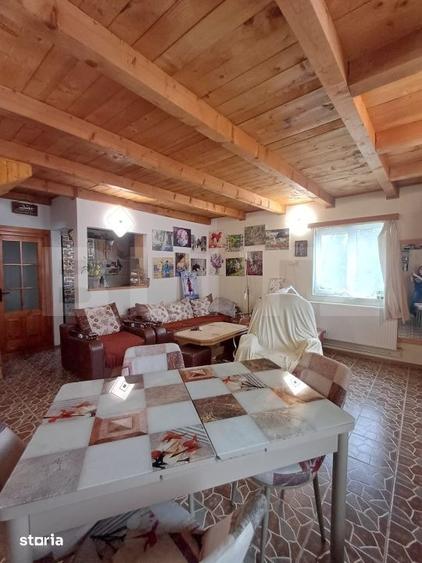 Casă cu 5 camere cu Teren 2800 Mp în Moldovenești