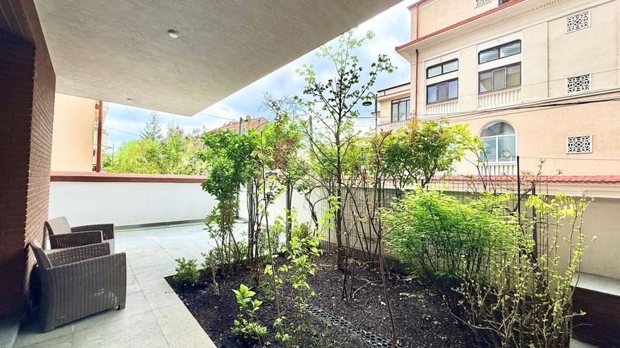 Apartament cu 4 camere decomandat, mobilat în Primăverii