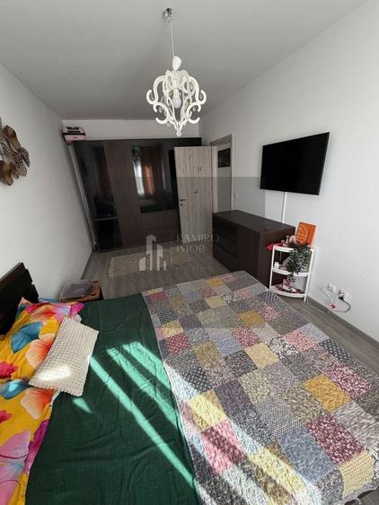 Apartament cu 3 camere semidecomandat în Metalurgiei