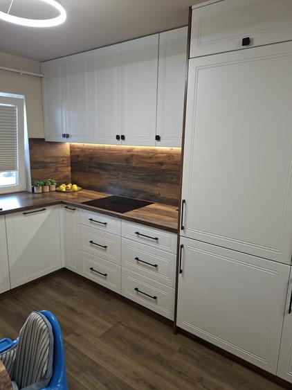 Apartament cu 4 camere decomandat în Central
