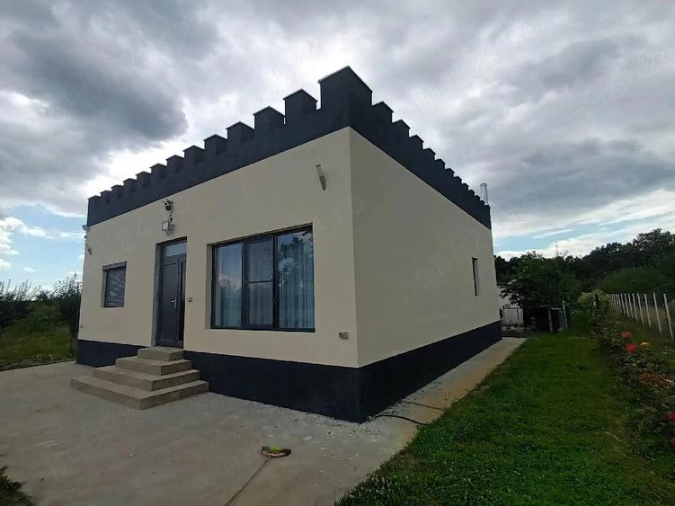 Casă cu Teren 6000 Mp în Central