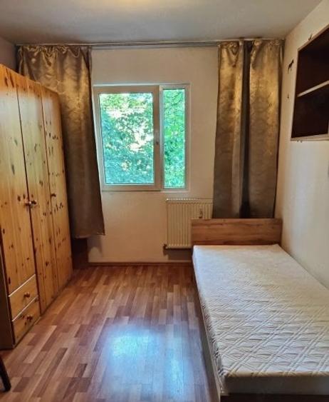 Apartament cu 3 camere semidecomandat, mobilat în Gorjului