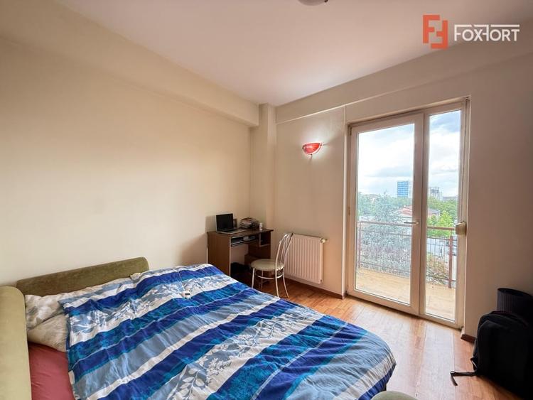 Apartament cu 3 camere semidecomandat, mobilat în Aradului