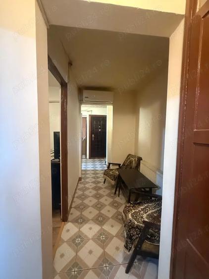 Apartament cu 3 camere decomandat în Costești