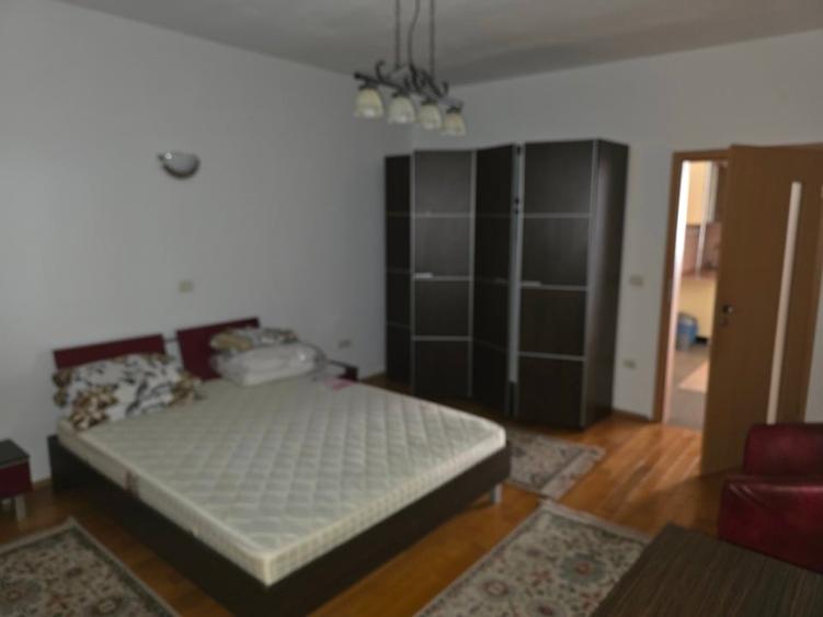 Apartament cu 3 camere decomandat, mobilat în Take Ionescu