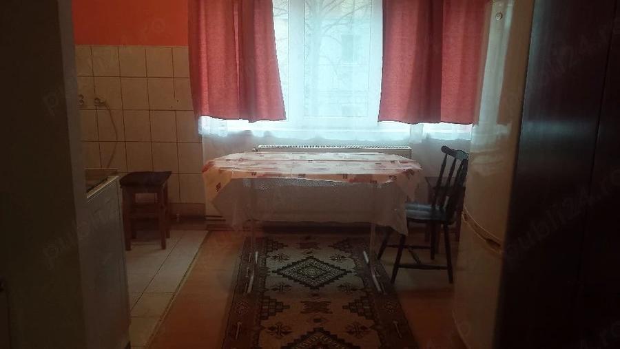 Garsonieră decomandată în Central