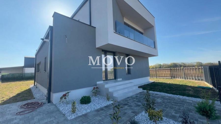 Casă individuală cu 4 camere cu Canalizare în Giarmata