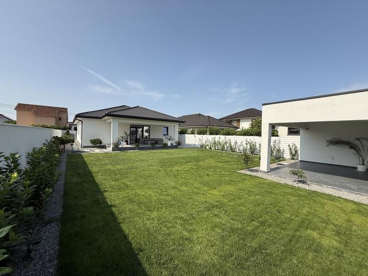 Casă cu 3 camere cu Teren 670 Mp în Exterior Vest