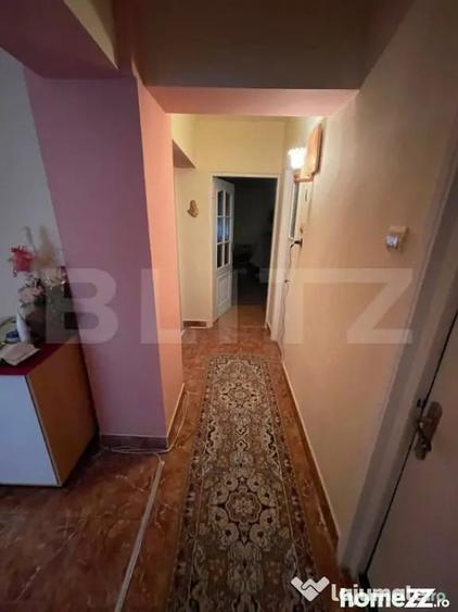 Apartament cu 4 camere decomandat în Micro 17