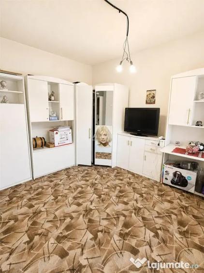 Casă cu 6 camere cu Teren 250 Mp în Central