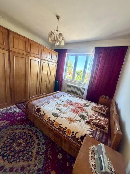 Casă individuală cu 4 camere cu Garaj în Cetate