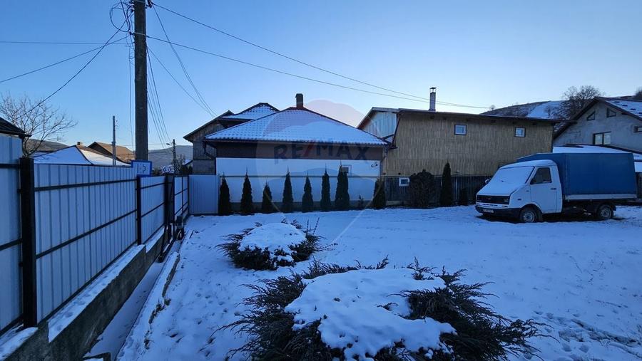 Casă cu 6 camere cu Teren 2803 Mp în Central