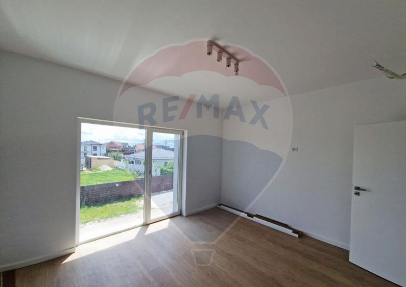 Casa / Vila - 132,5 mp , teren - 264 mp / zona Carcea - 27