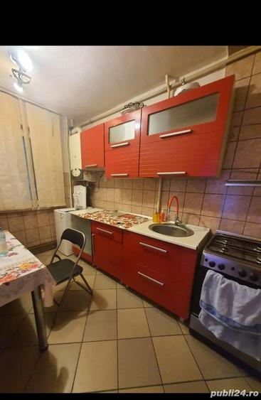 inchiriez apartament cu 3 camere - 1