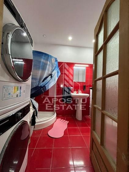 Casa individuala, 6 camere, 3 bai, garaj,acces auto, teren de 411 - 14