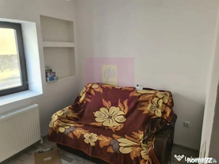 Casă cu 2 camere cu Teren 4 Mp în Azuga