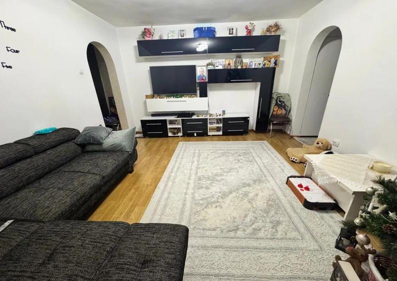 Apartament Cu 3 Camere Semidecomandate Etajul 1 - Zona George Enescu - 5