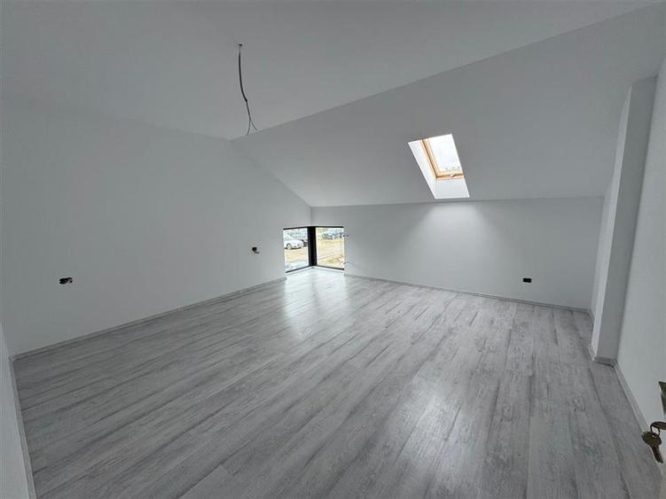 Casa P+M de vanzare in Campineanca (strada asfalata) - 20