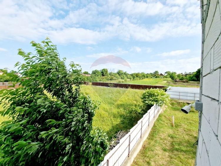 Casă spațioasă S+P+1E+M și teren generos 1664 mp - 50